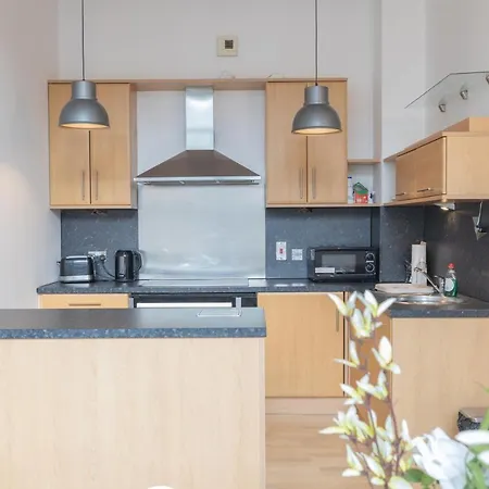 Modern 1 Bedroom Apartment